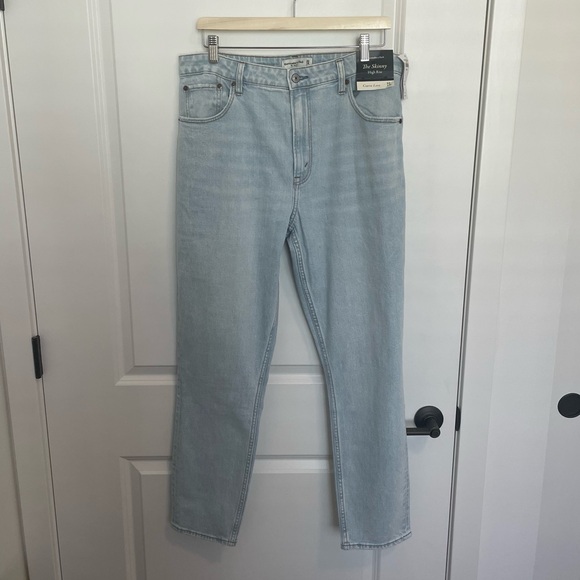 A&F Curve Love High Rise Skinny Jean - Picture 1 of 4